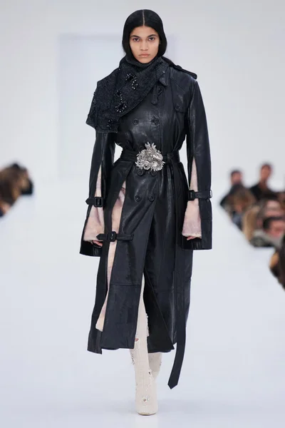 Look 25